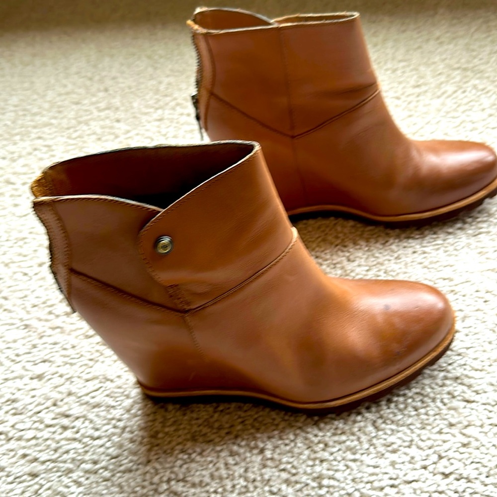 Ugg wedge booties